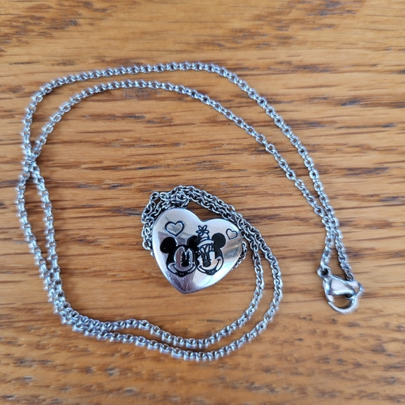 Disney Mickey and Minnie necklace - Picture 4 of 5